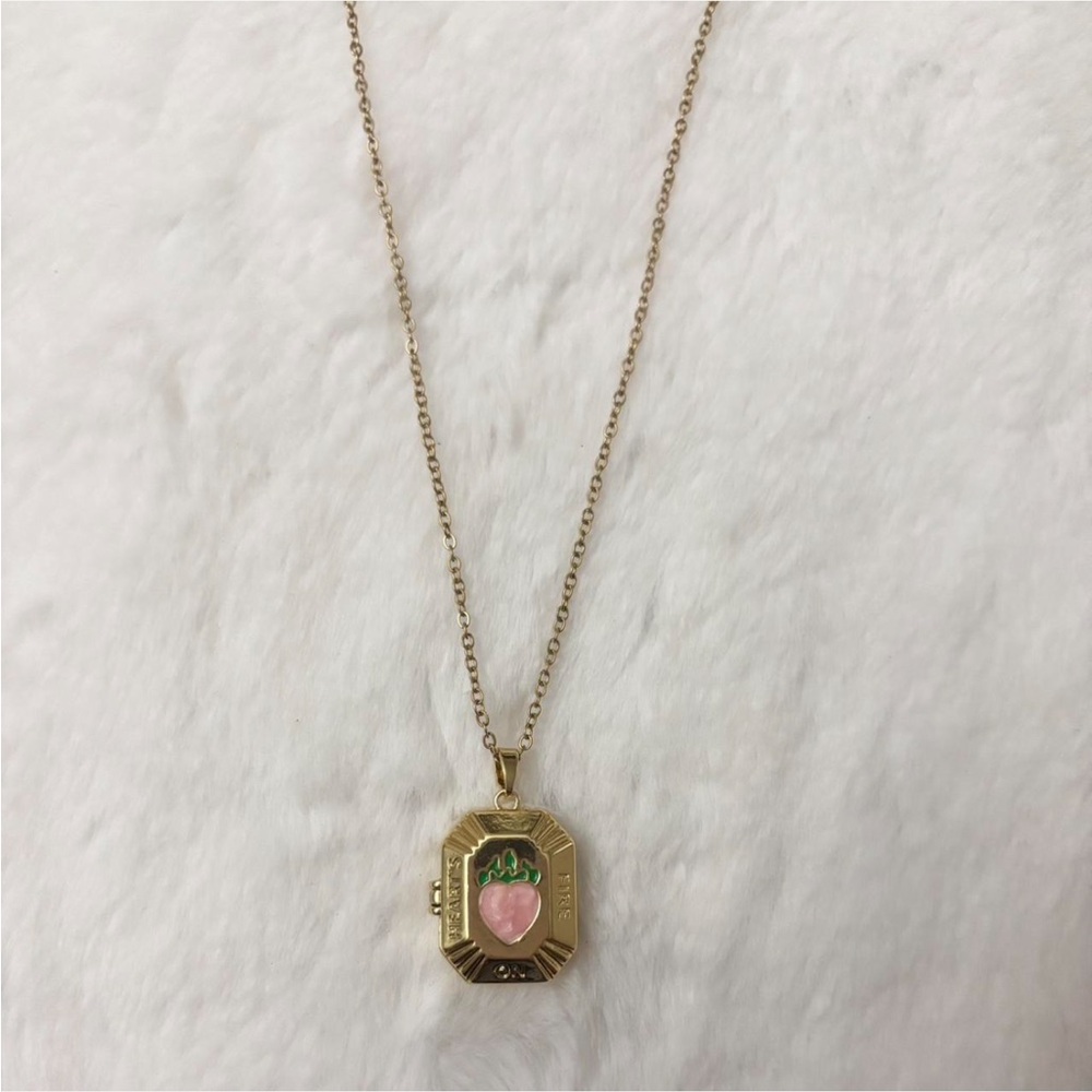 5/$15 🩷 MUST BUNDLE Gold Pink Heart Locket Necklace with Green Accent - Picture 6 of 7
